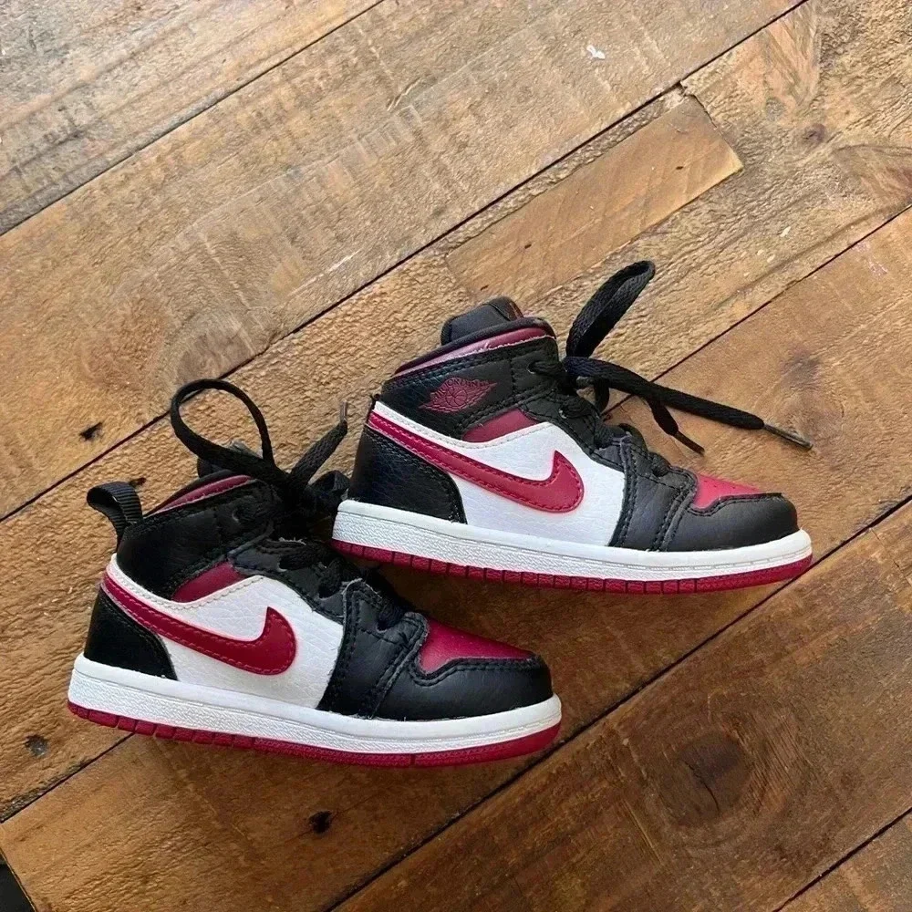 Nike Air Jordan 1 - Size 7C